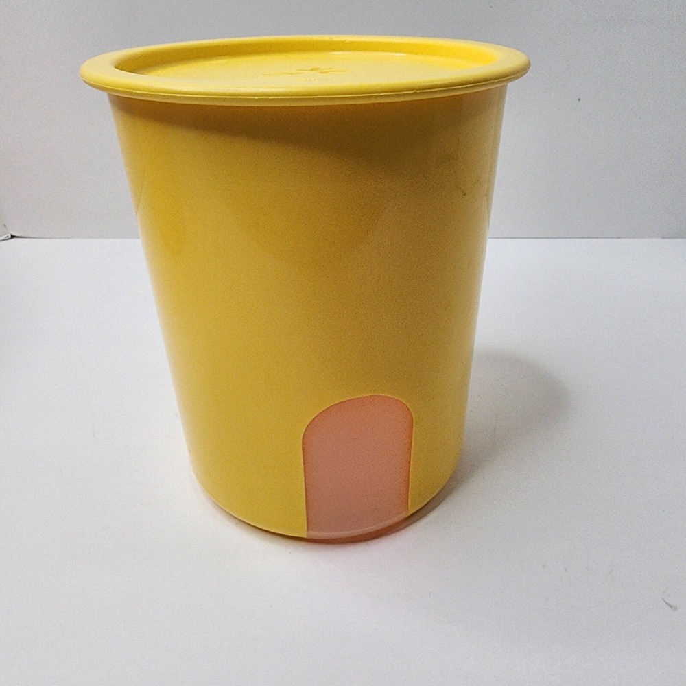 TUPPERWARE Yellow Round 8 Cup B Canister #2420D-1 One Touch Seal EUC
